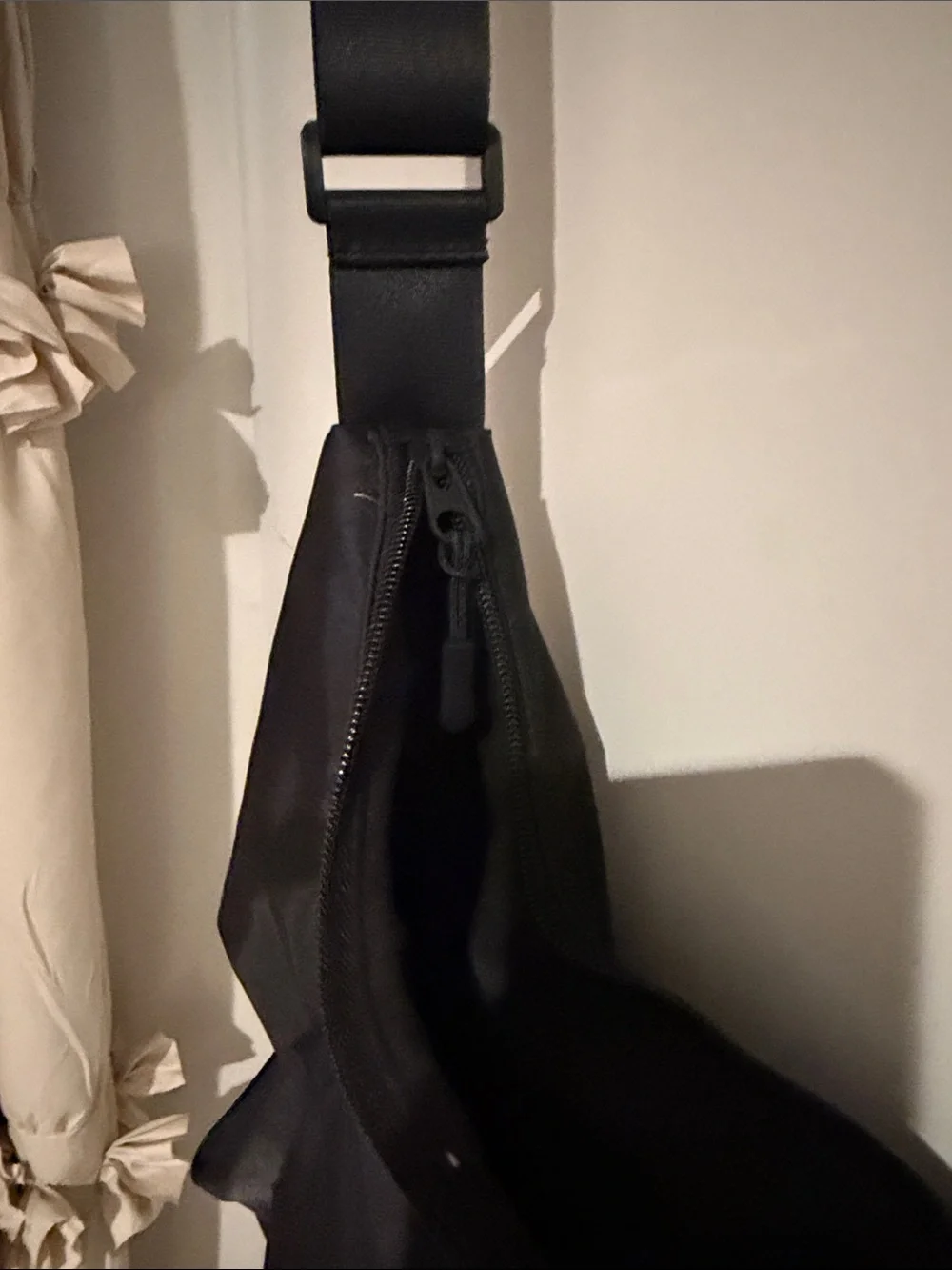 Black Women's Shoulder Bag - Unbranded Lightweight Crossbody